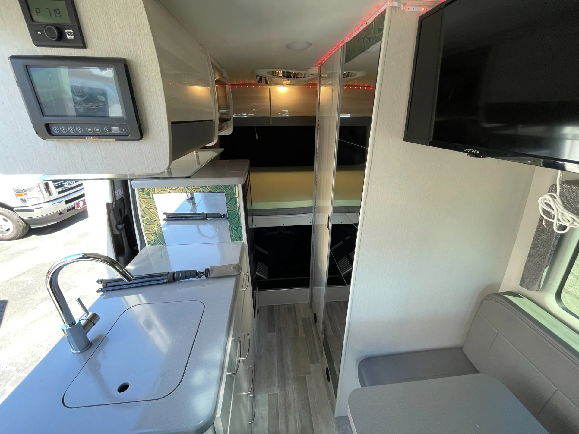 2023 Thor Motor Coach Tranquility 19L - Photo 3