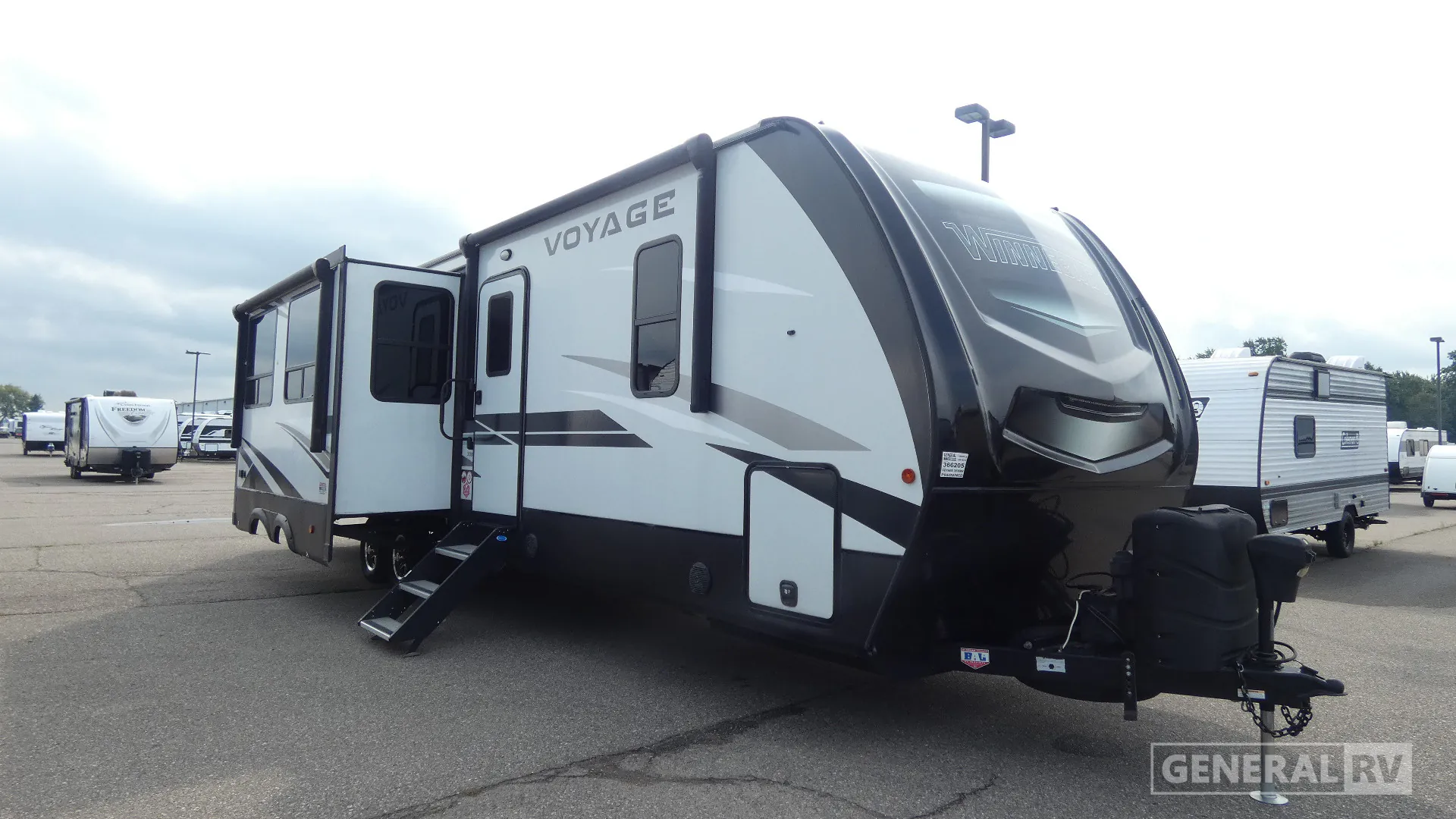 2021 Winnebago Voyage 3538BR - Photo 2