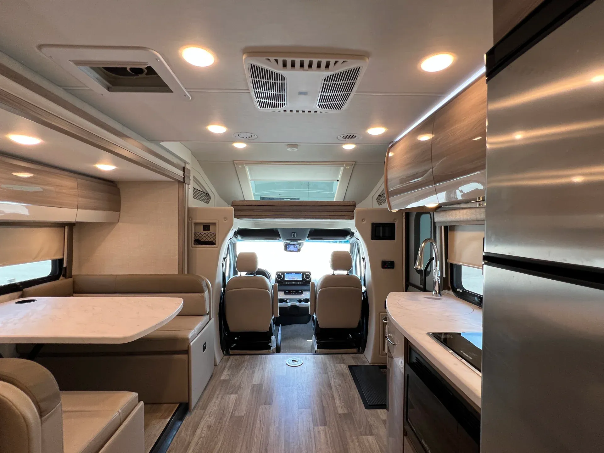 2024 Thor Motor Coach Delano 24TT - Photo 4