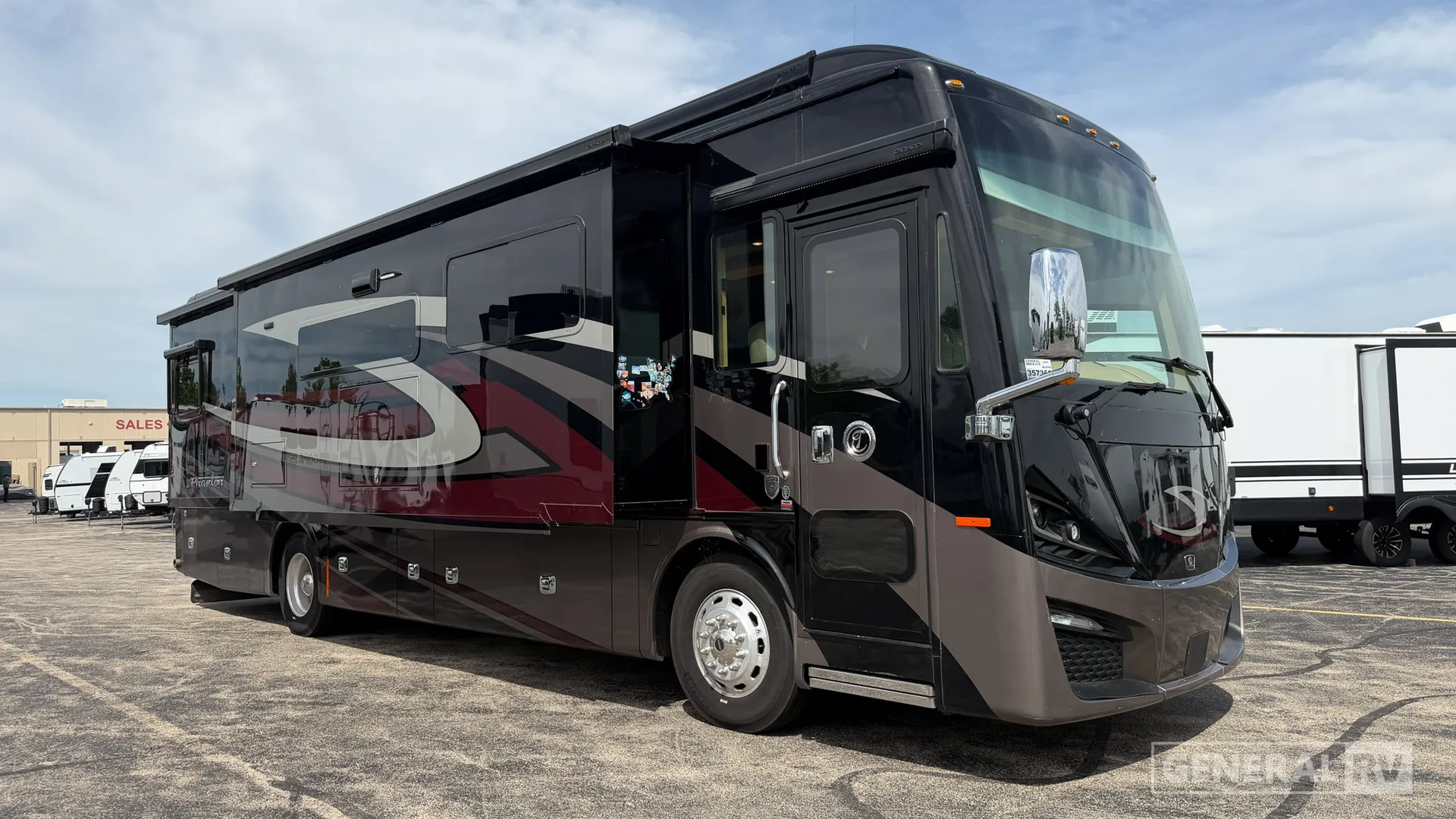 2023 Tiffin Phaeton 36 SH - Photo 2