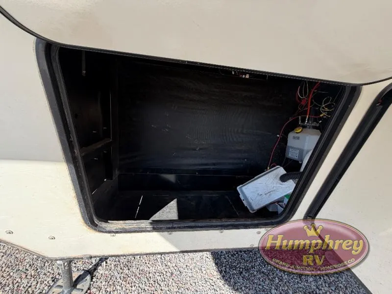 2019 Keystone Montana High Country 375FL - Photo 3