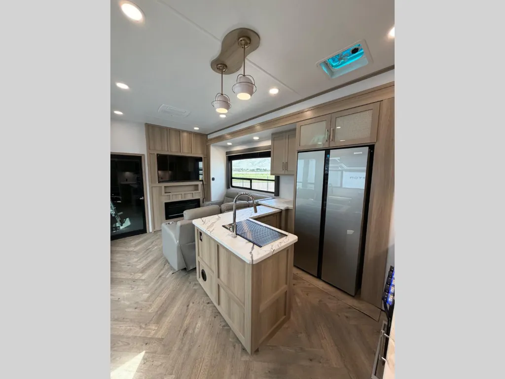 2026 Keystone Raptor 420, Photos photo 5