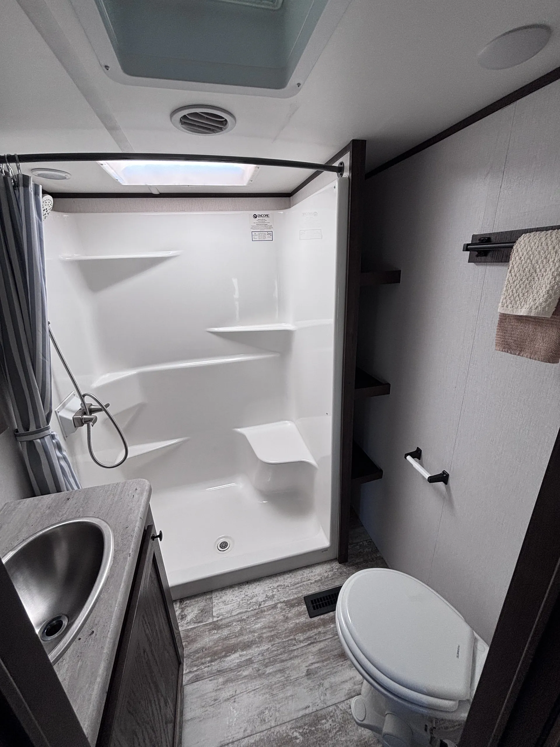 2022 Forest River XLR Nitro 35DK5 — Photo 7