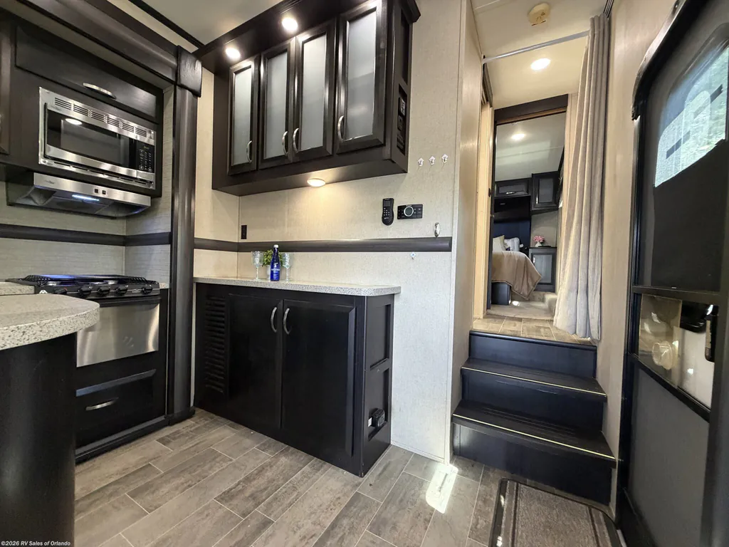 2018 Dutchmen Voltage Triton 3551, Photos photo 25
