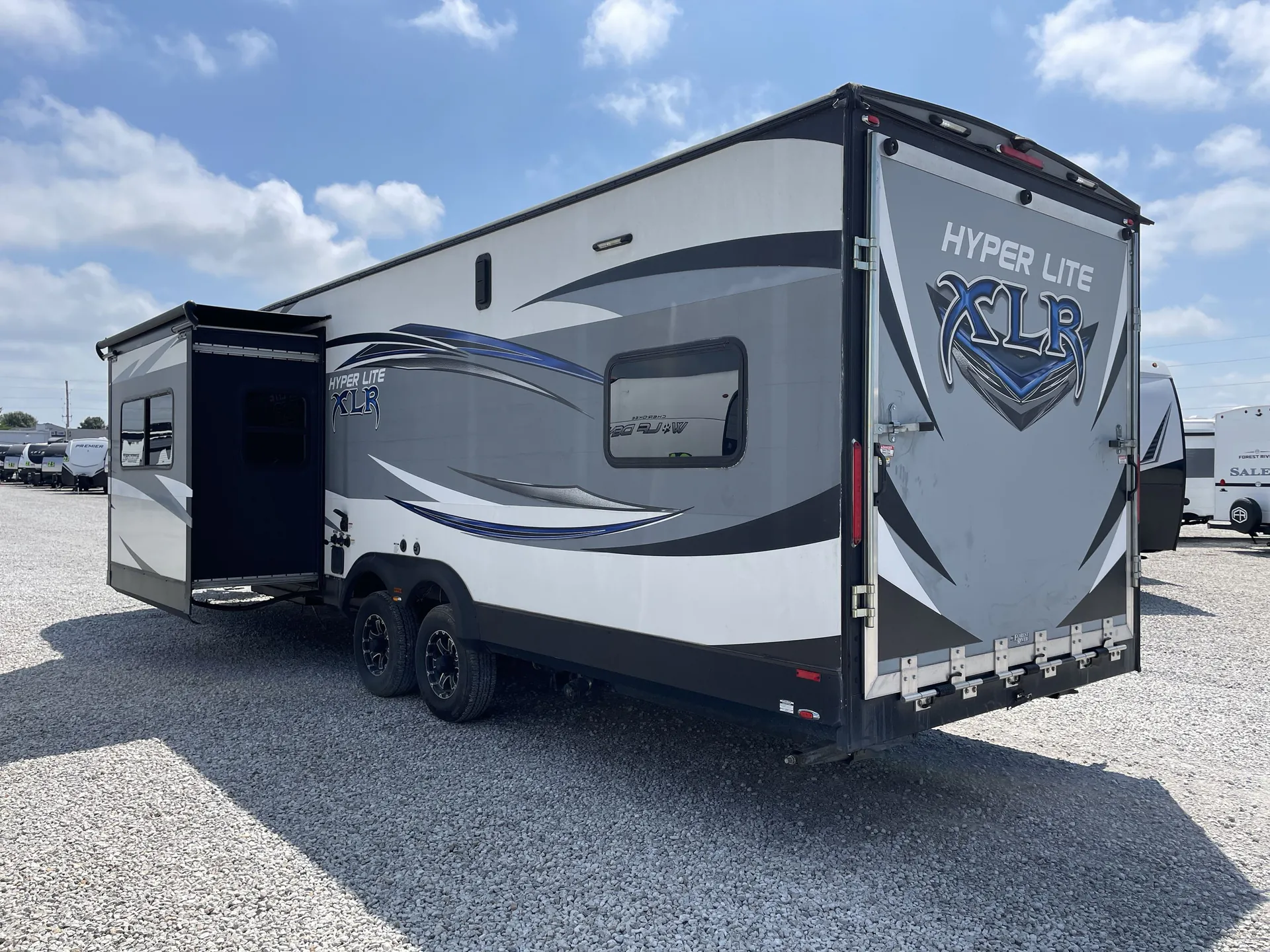 2018 Forest River XLR Hyperlite 30HDS — off campside