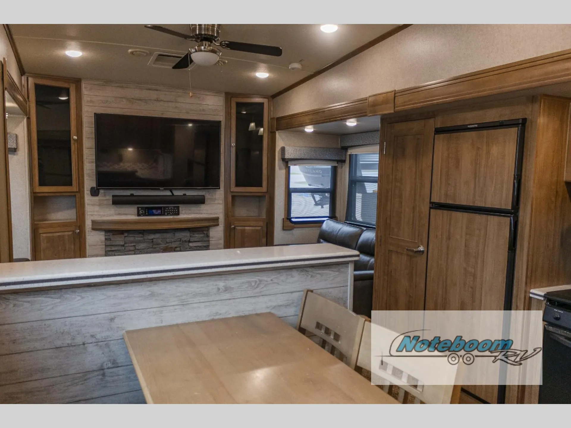 2018 Forest River Rockwood Signature Ultra Lite 8298WS - Photo 4