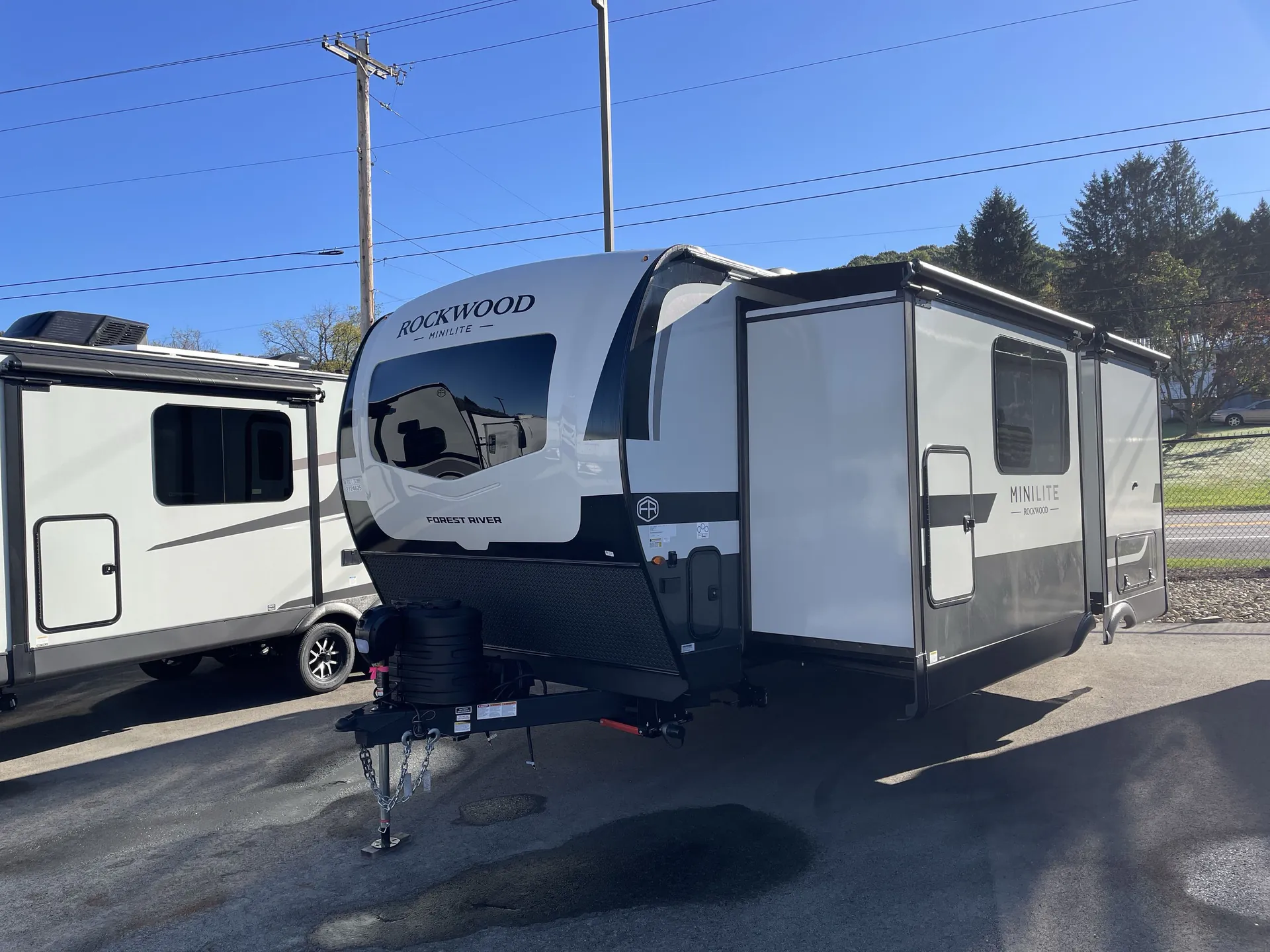 2027 Forest River Rockwood Mini Lite 2523MBR — off campside