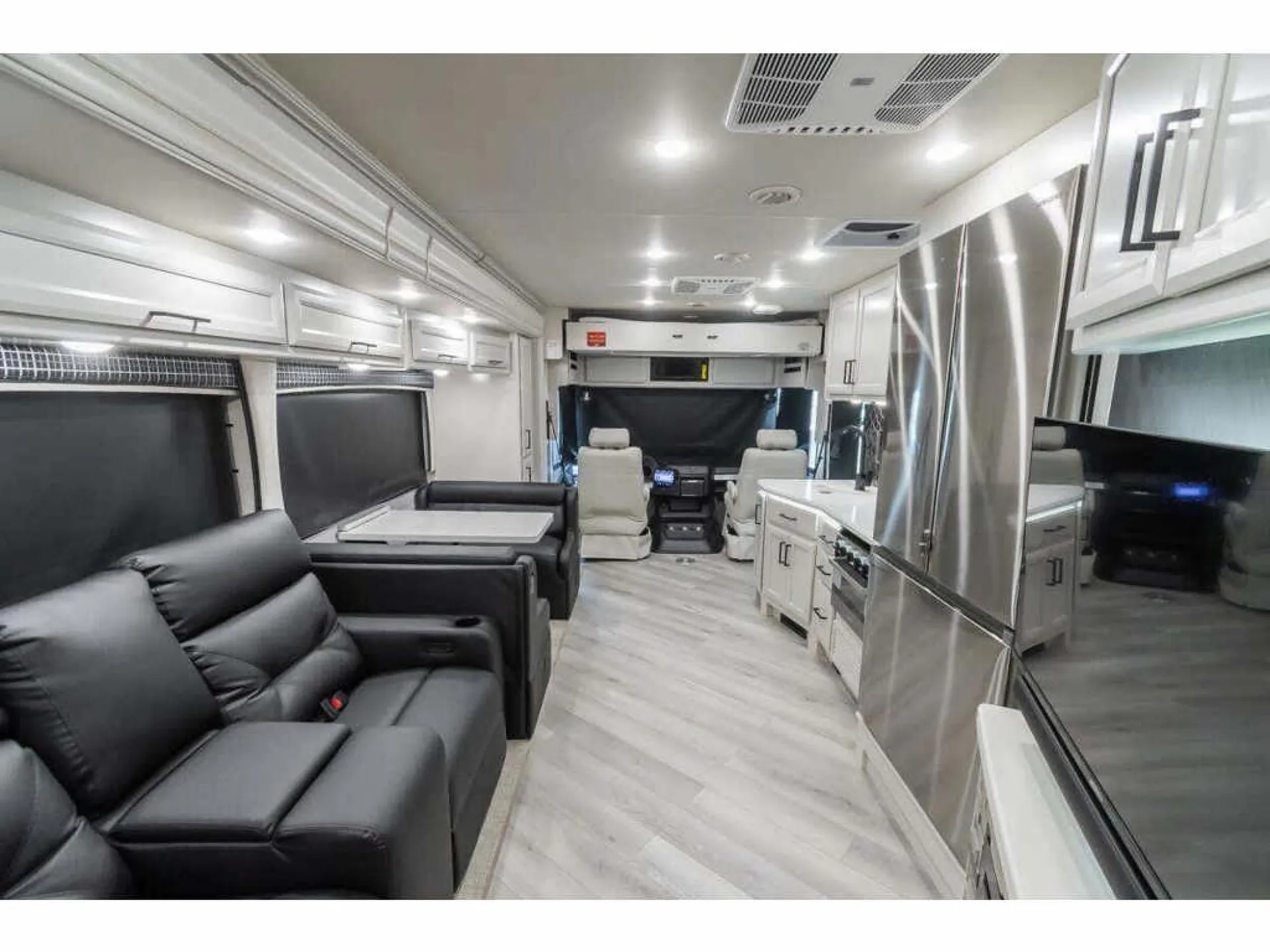 2026 Holiday Rambler Vacationer 33C - Photo 3