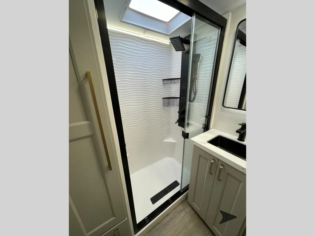 2026 Brinkley Model G 4100, Photos photo 60