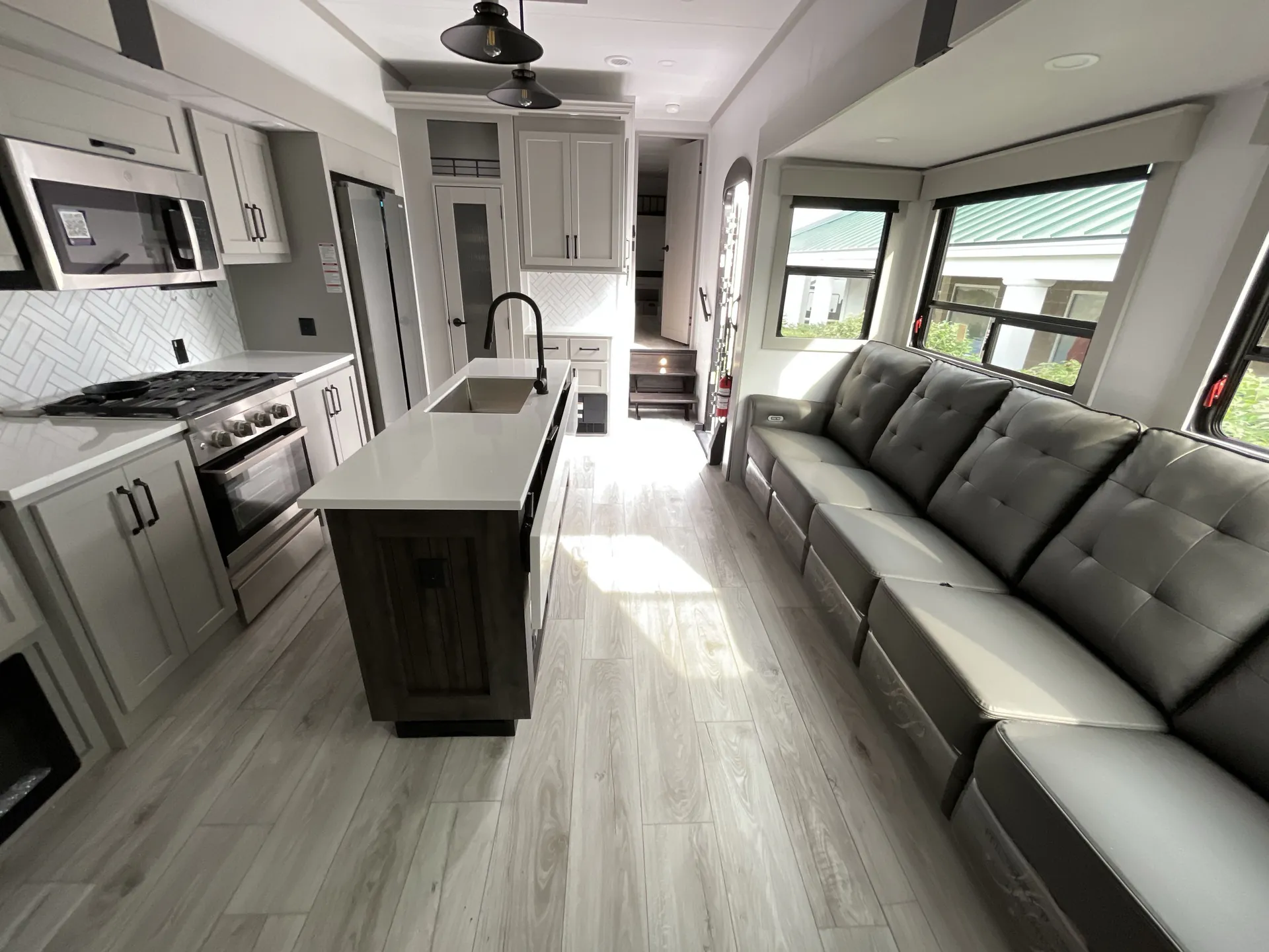 2025 Keystone Montana High Country 397FB — living area main