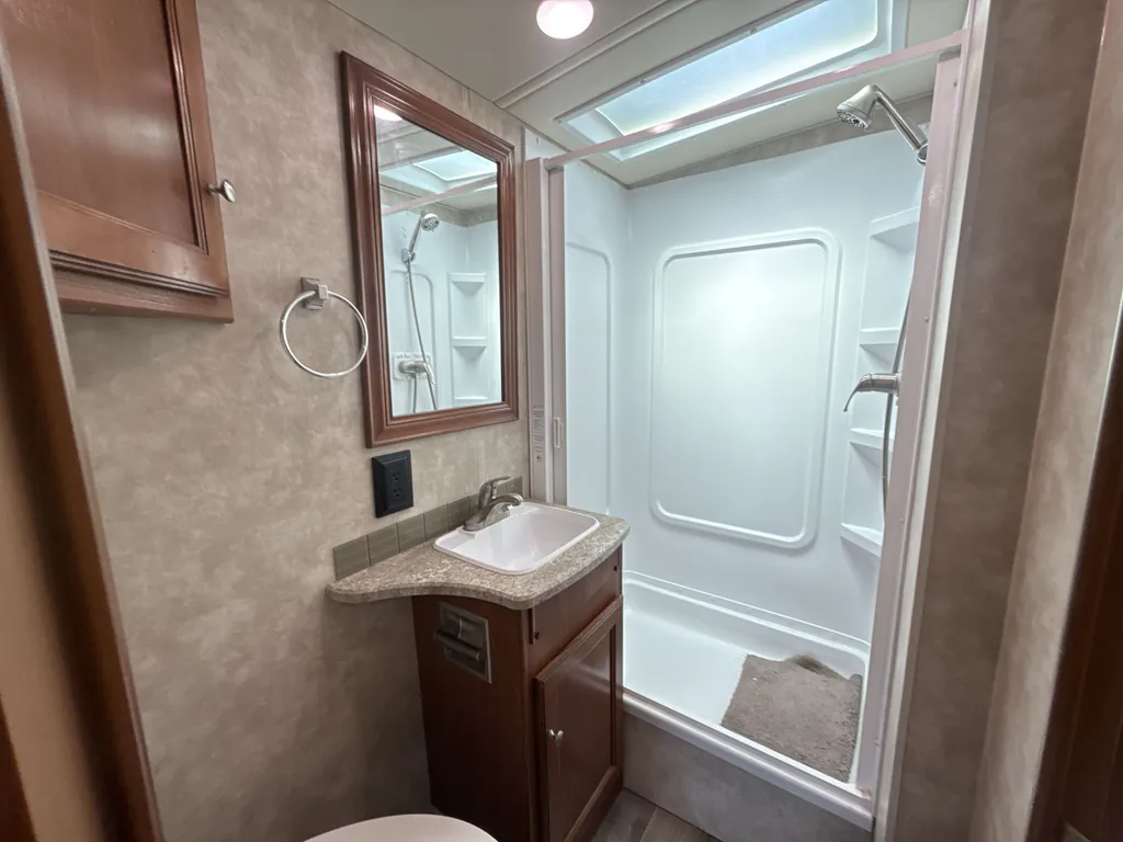 2019 Winnebago Sunstar 27P, Photos photo 16