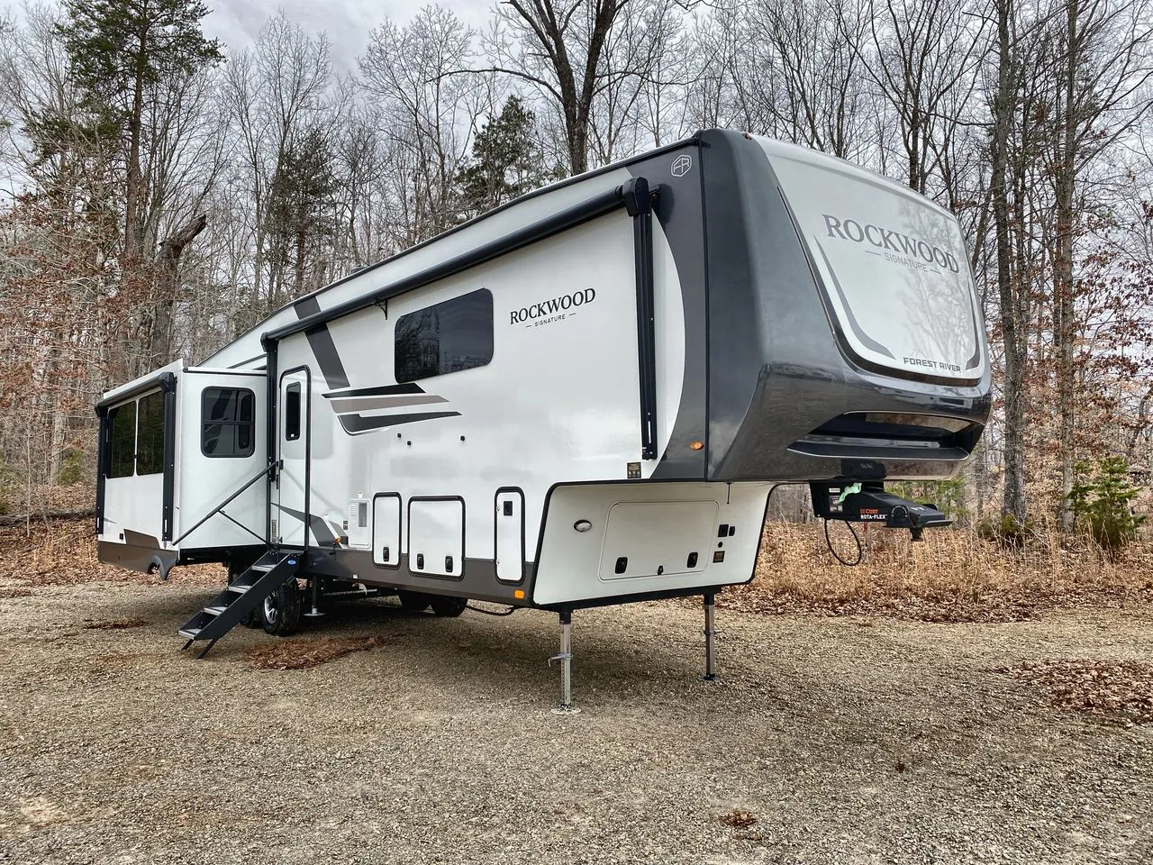 2026 Forest River Rockwood Signature 401SFB - Photo 2