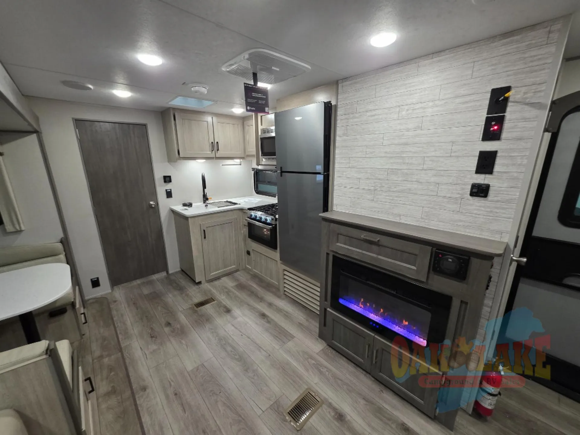 2026 Coachmen Catalina Legacy Edition 333DORM - Photo 4