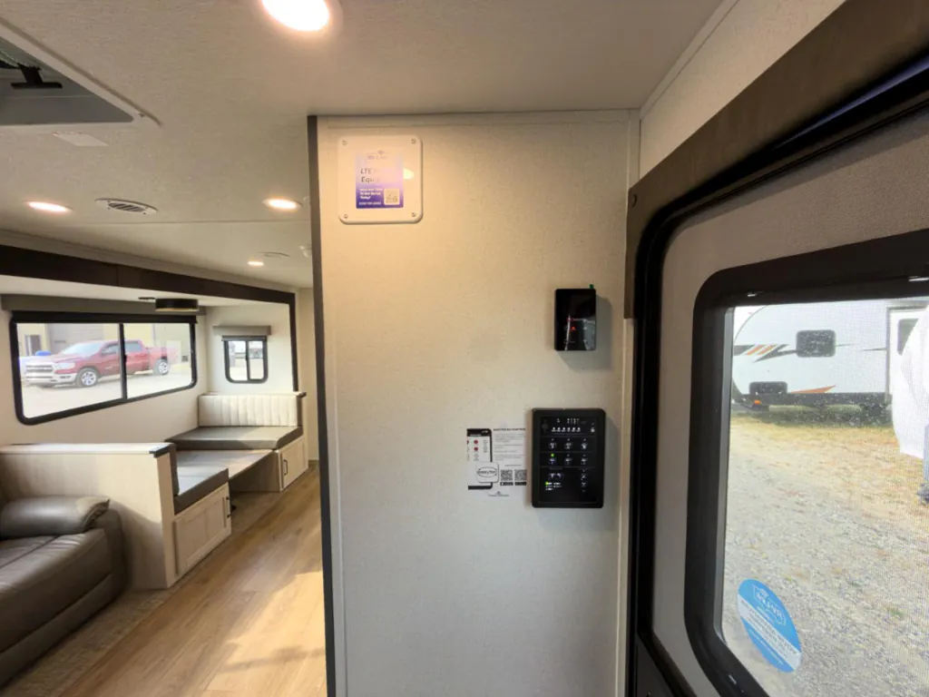 2027 Forest River Solaire 3150TBSS, Photos photo 16