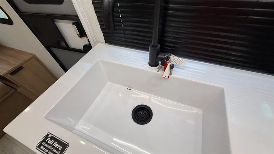 2027 Winnebago Micro Minnie 2108DS, Photos photo 14