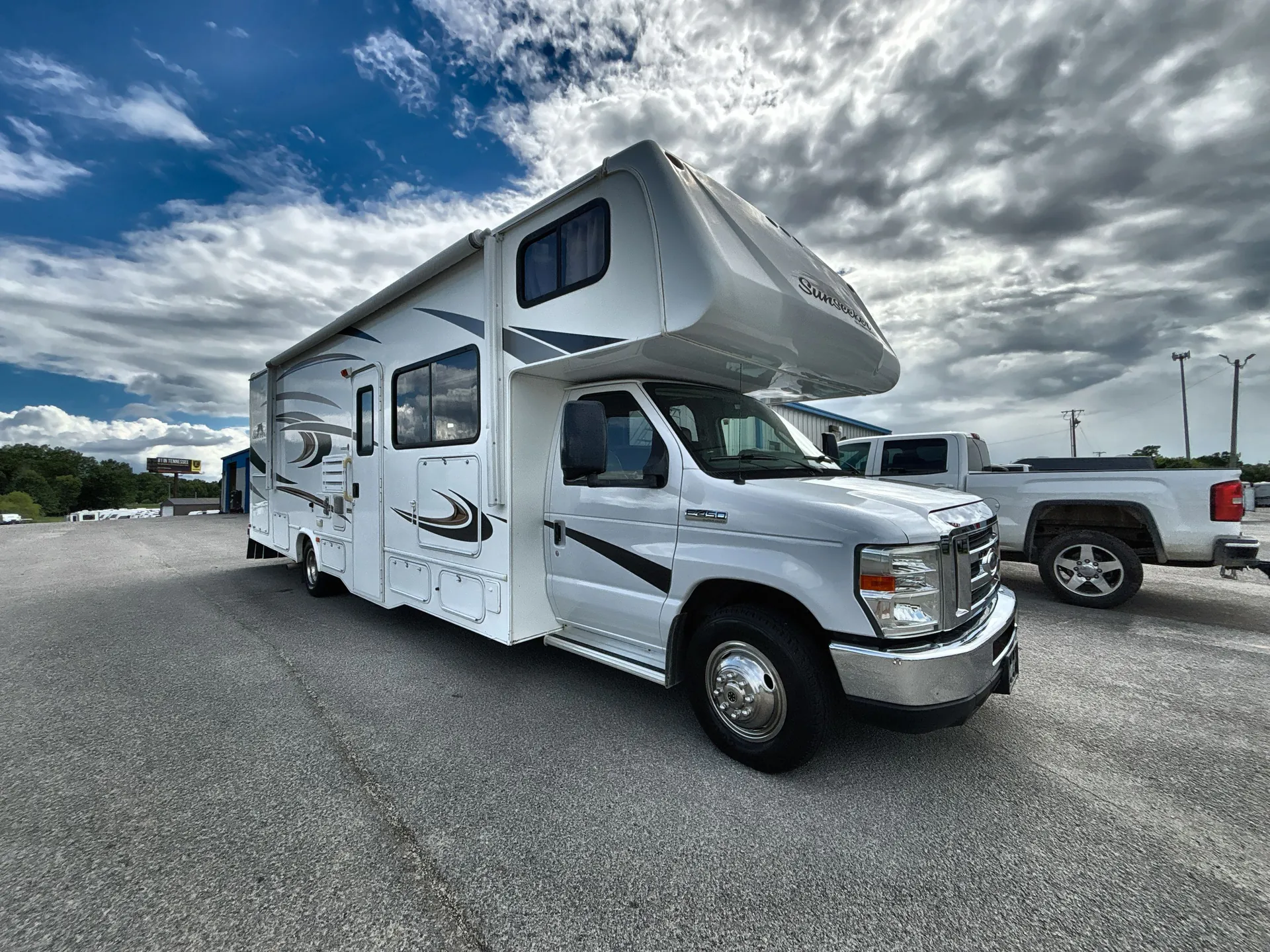 2013 Forest River Sunseeker 3050S - Photo 2