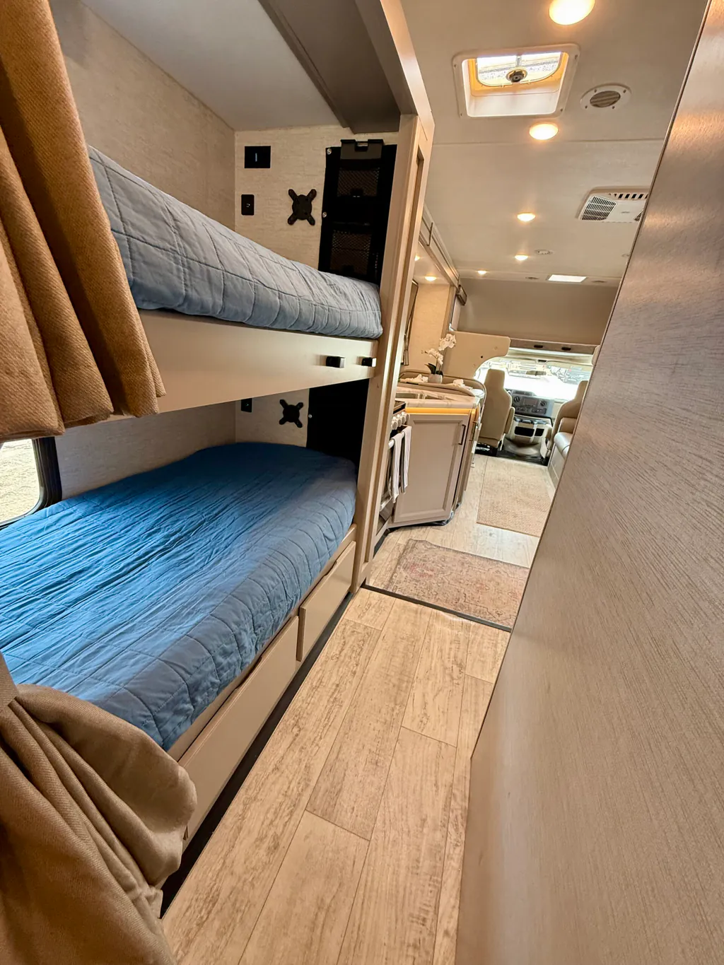 2024 Thor Motor Coach Chateau 31EV, Photos photo 16