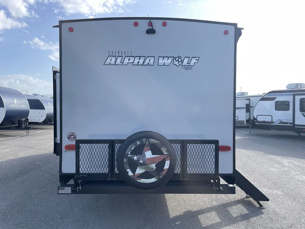 2022 Forest River Cherokee Alpha Wolf 26DBH-L, Photos photo 7