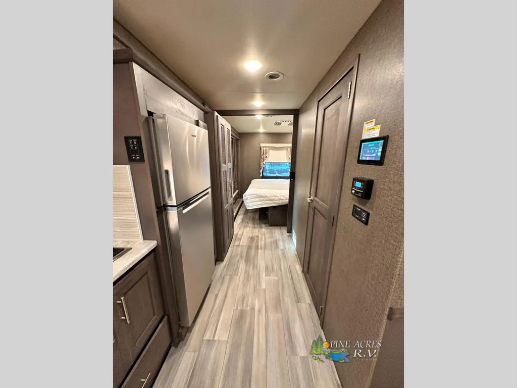 2022 Thor Motor Coach Challenger 35MQ, Photos photo 31