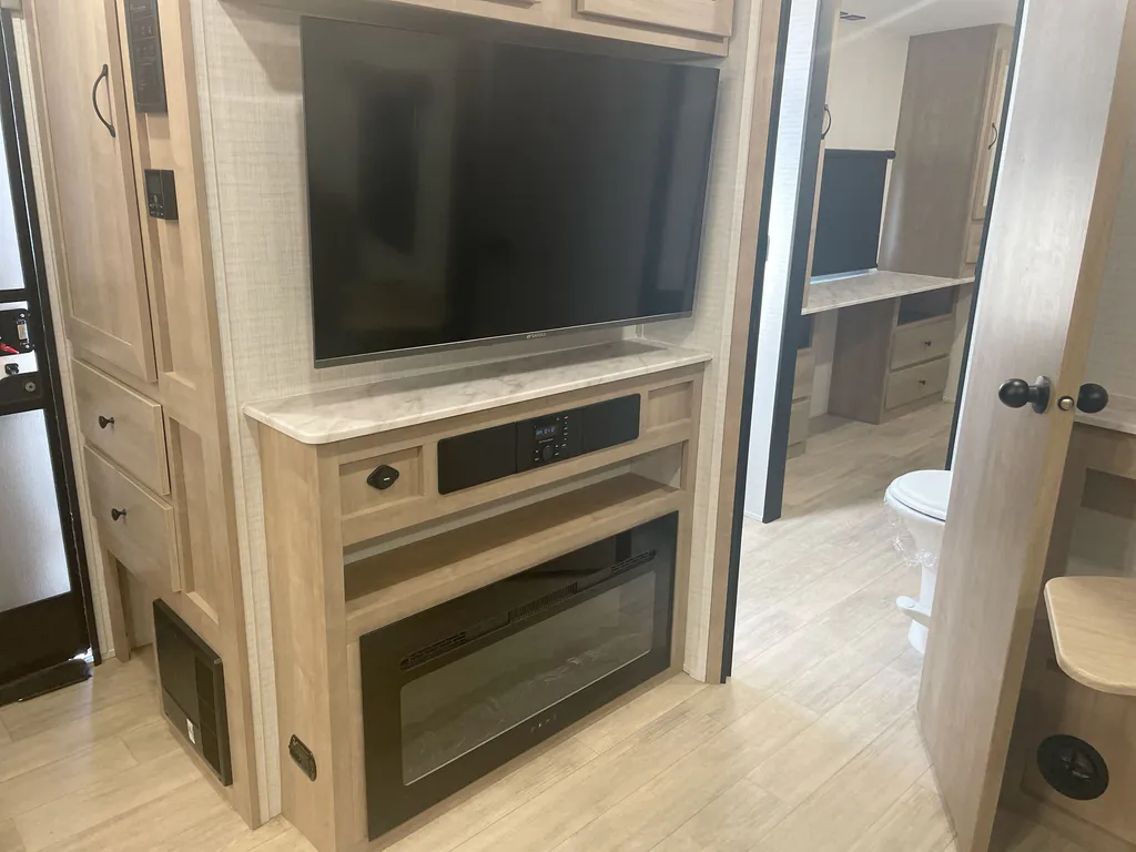 2025 Forest River Solaire 2300FKBS, Photos photo 14