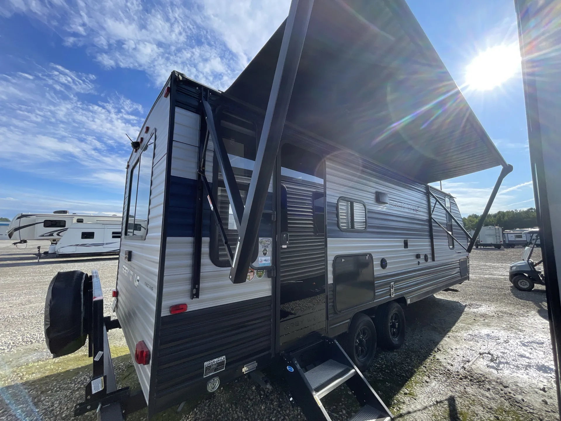 2021 Forest River Cherokee Grey Wolf 23MK — campside