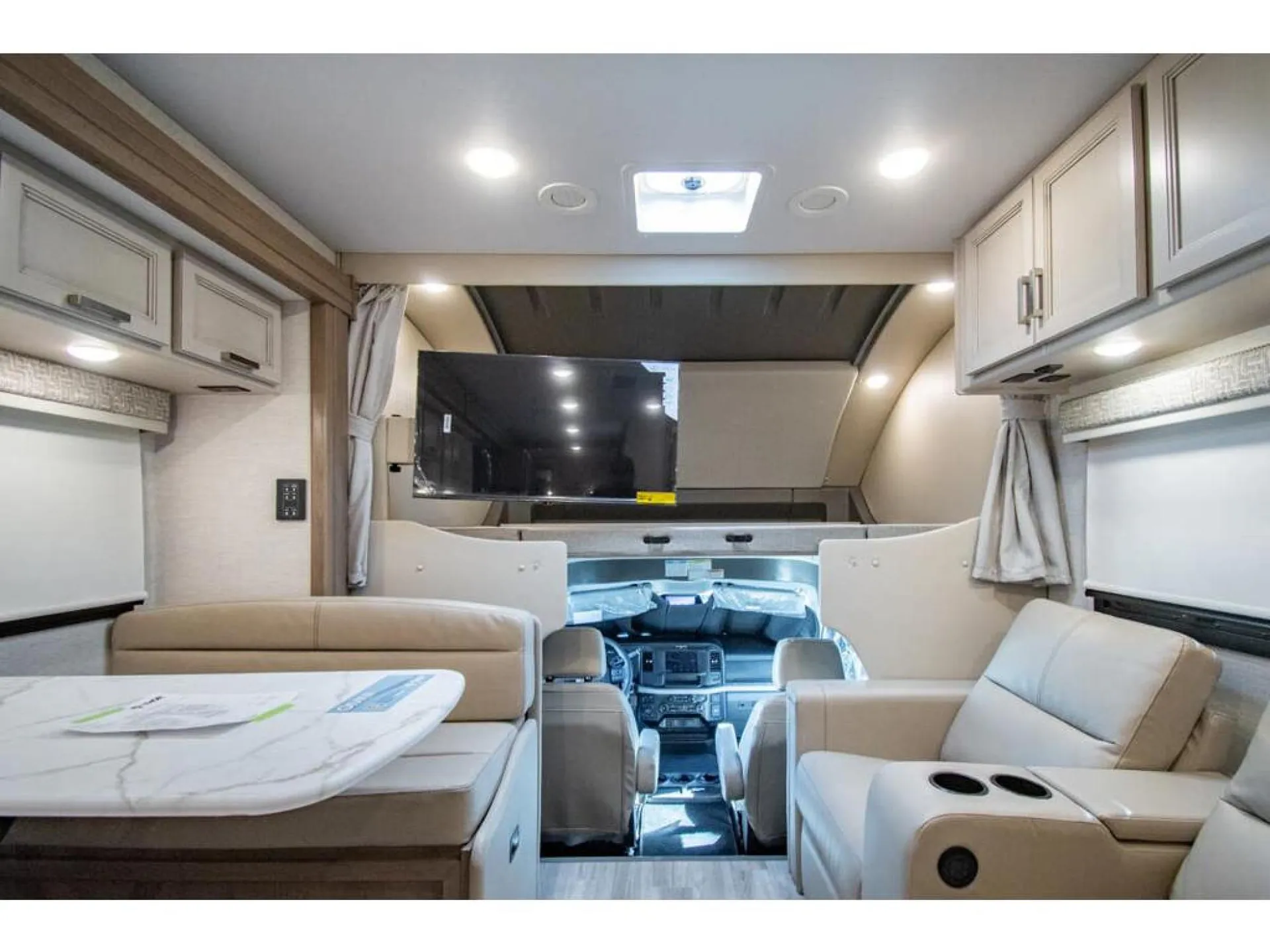 2026 Thor Motor Coach Omni L35 - Photo 4