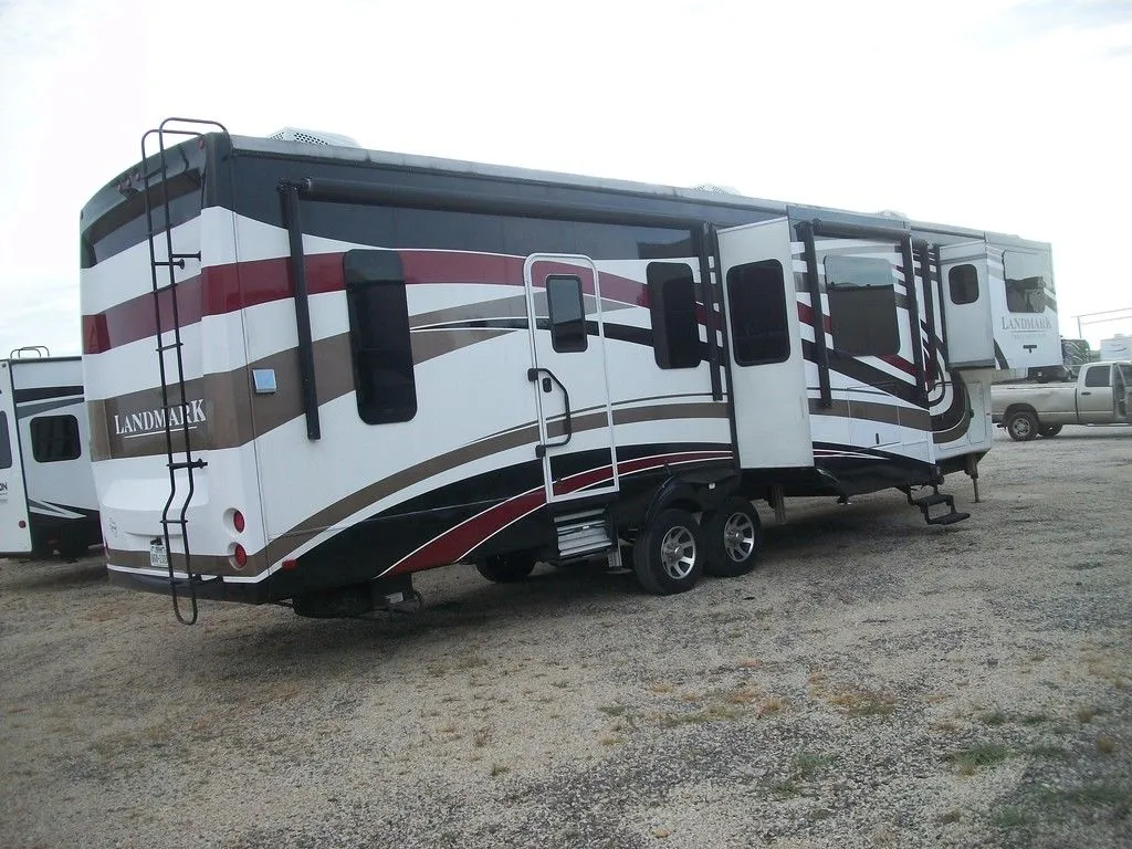 2016 Heartland Landmark LM - Photo 4