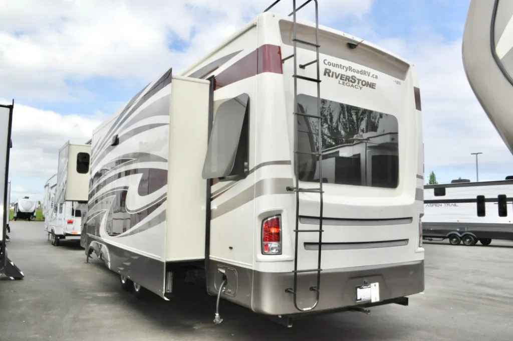2019 Forest River Riverstone Legacy 38MB - Photo 4