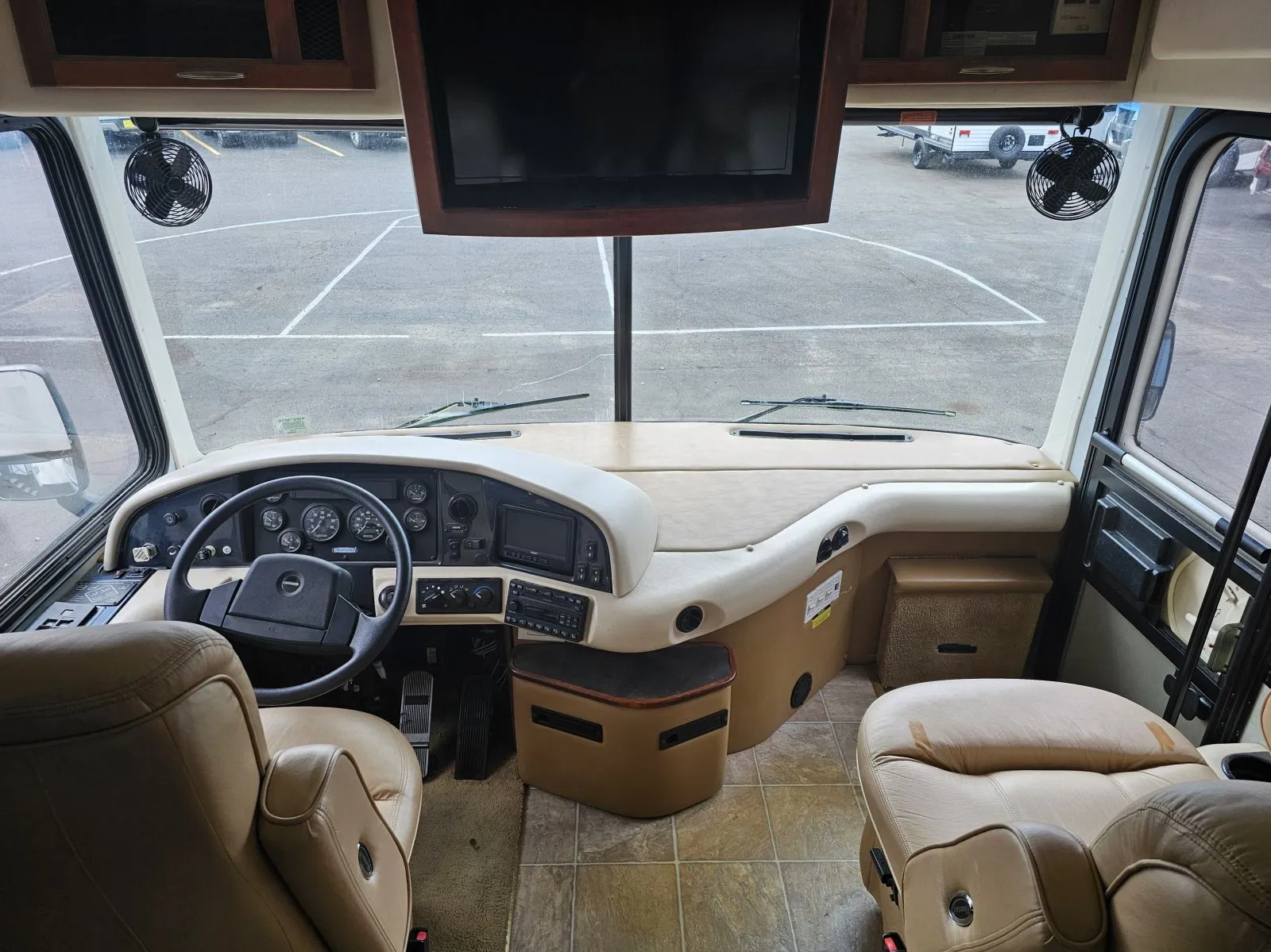 2005 Fleetwood BOUNDER 37U - Photo 4