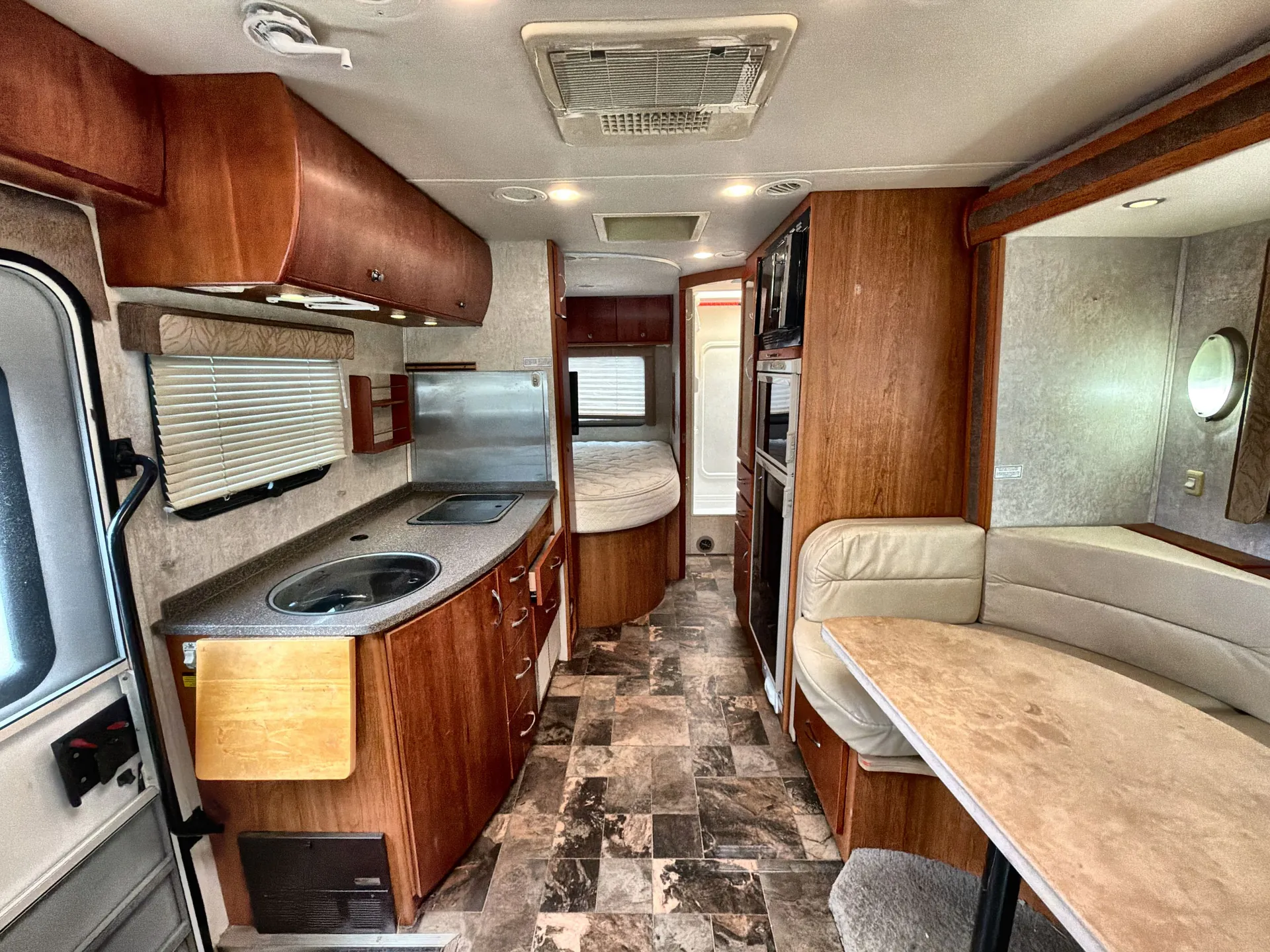 2011 Leisure Travel Unity U24CB — living area main