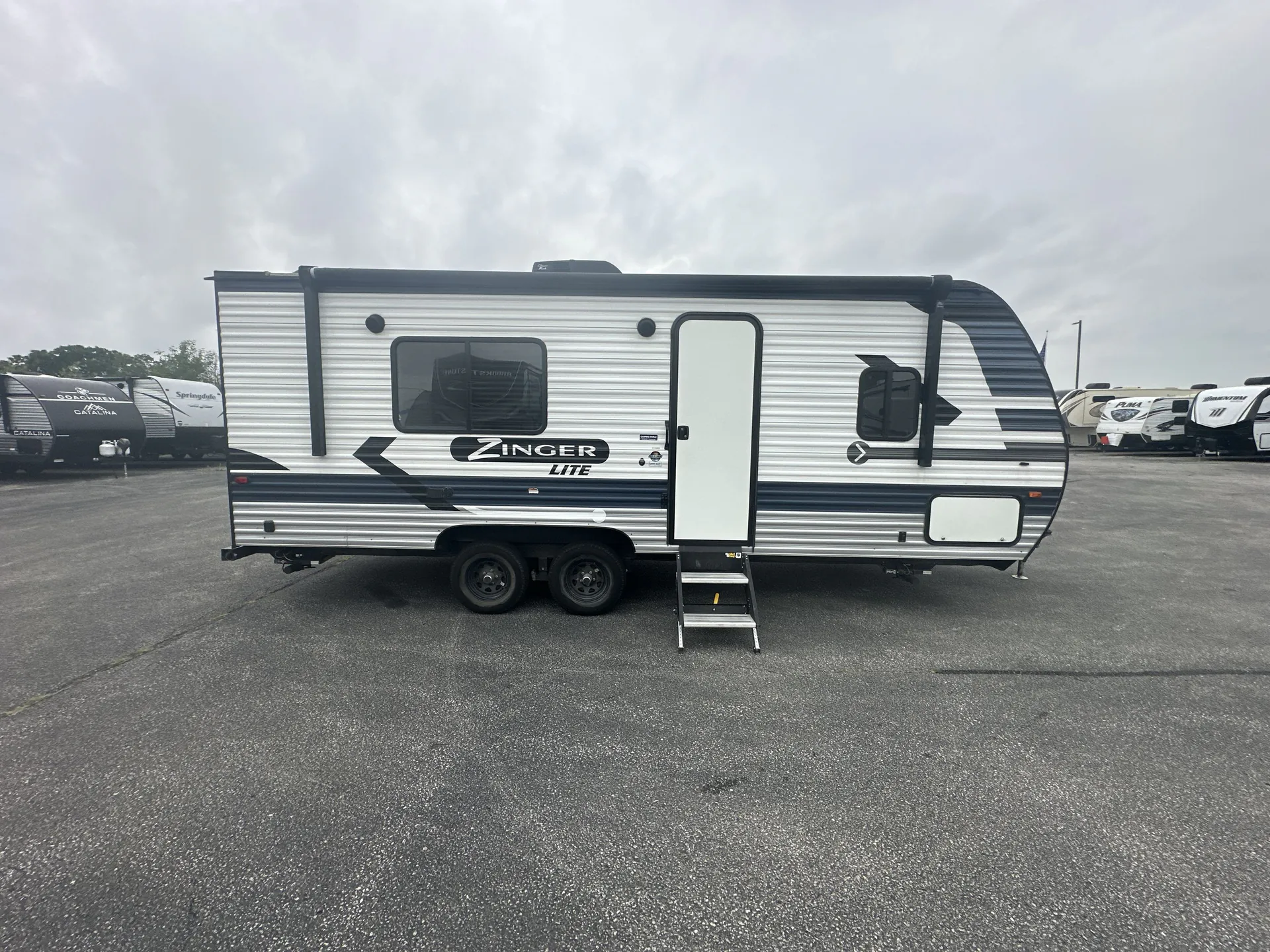 2021 CrossRoads Zinger Lite 219RB — living area main