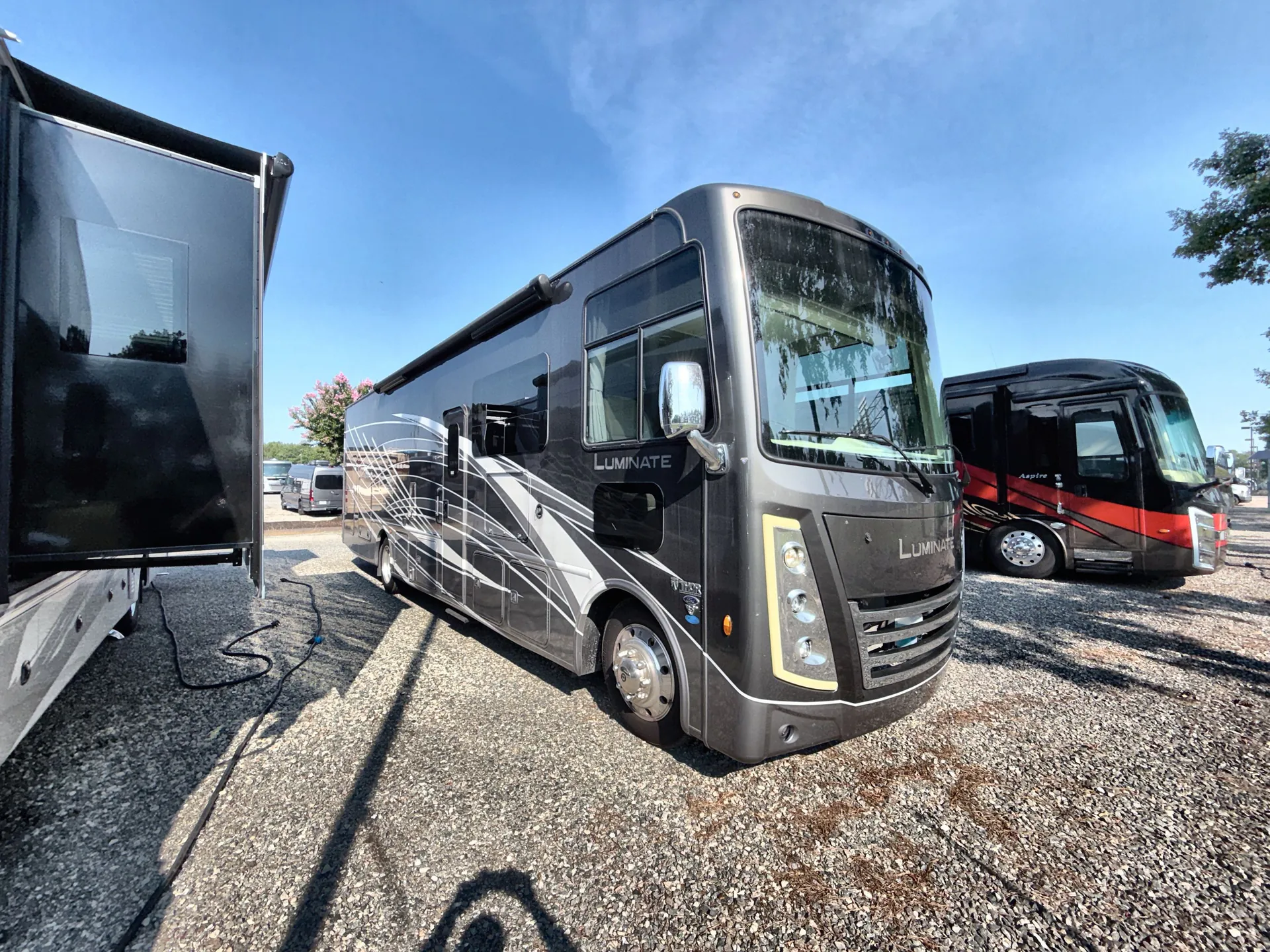 2024 Thor Motor Coach Luminate BB35 - Photo 2