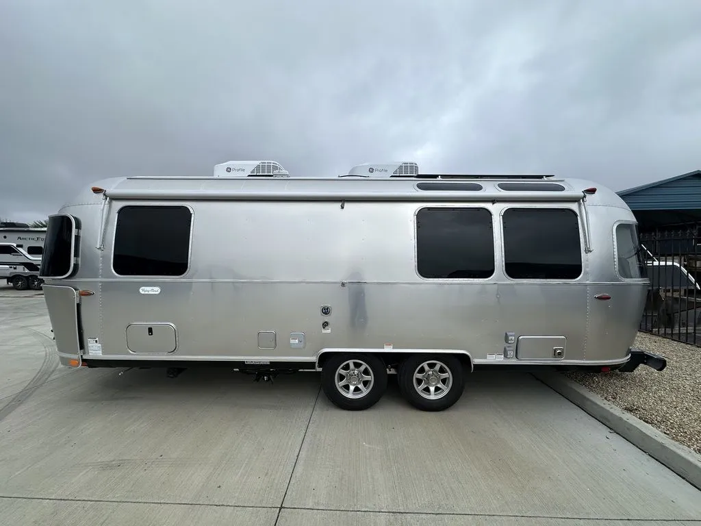 2026 Airstream Flying Cloud 25FB - Photo 4