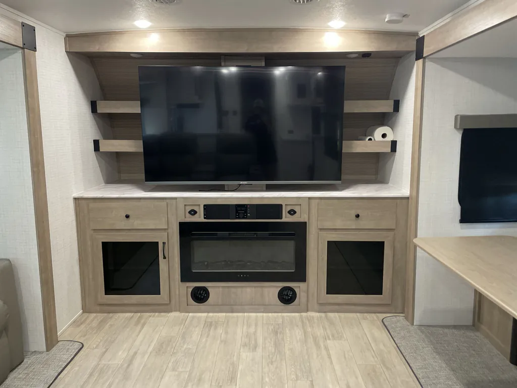 2025 Forest River Solaire 3300FLBS, Photos photo 13