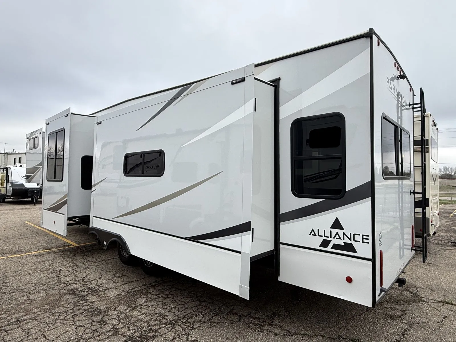 2024 Alliance RV Paradigm 380MP - Photo 4