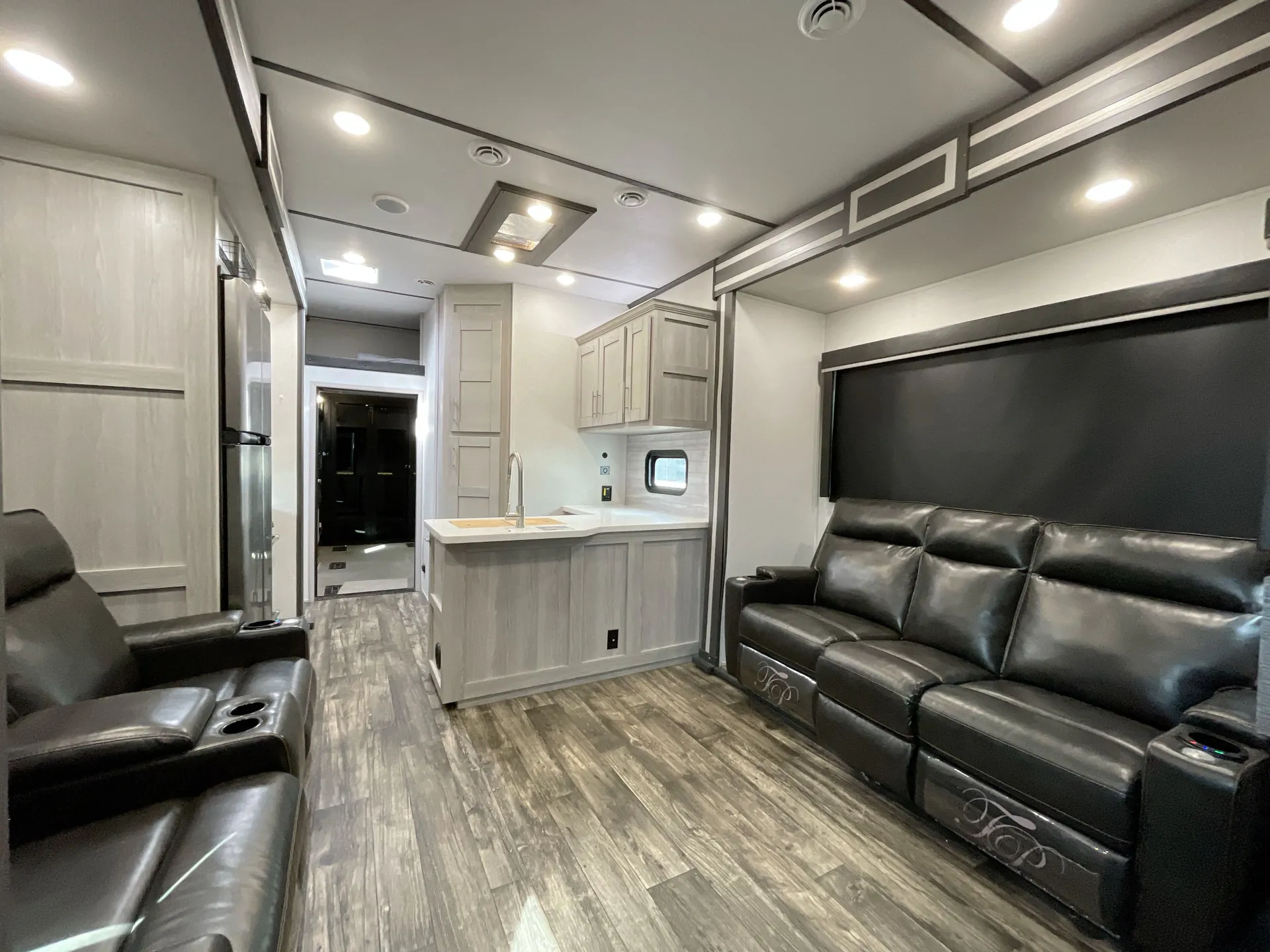 2023 Keystone Fuzion 430 — living area main