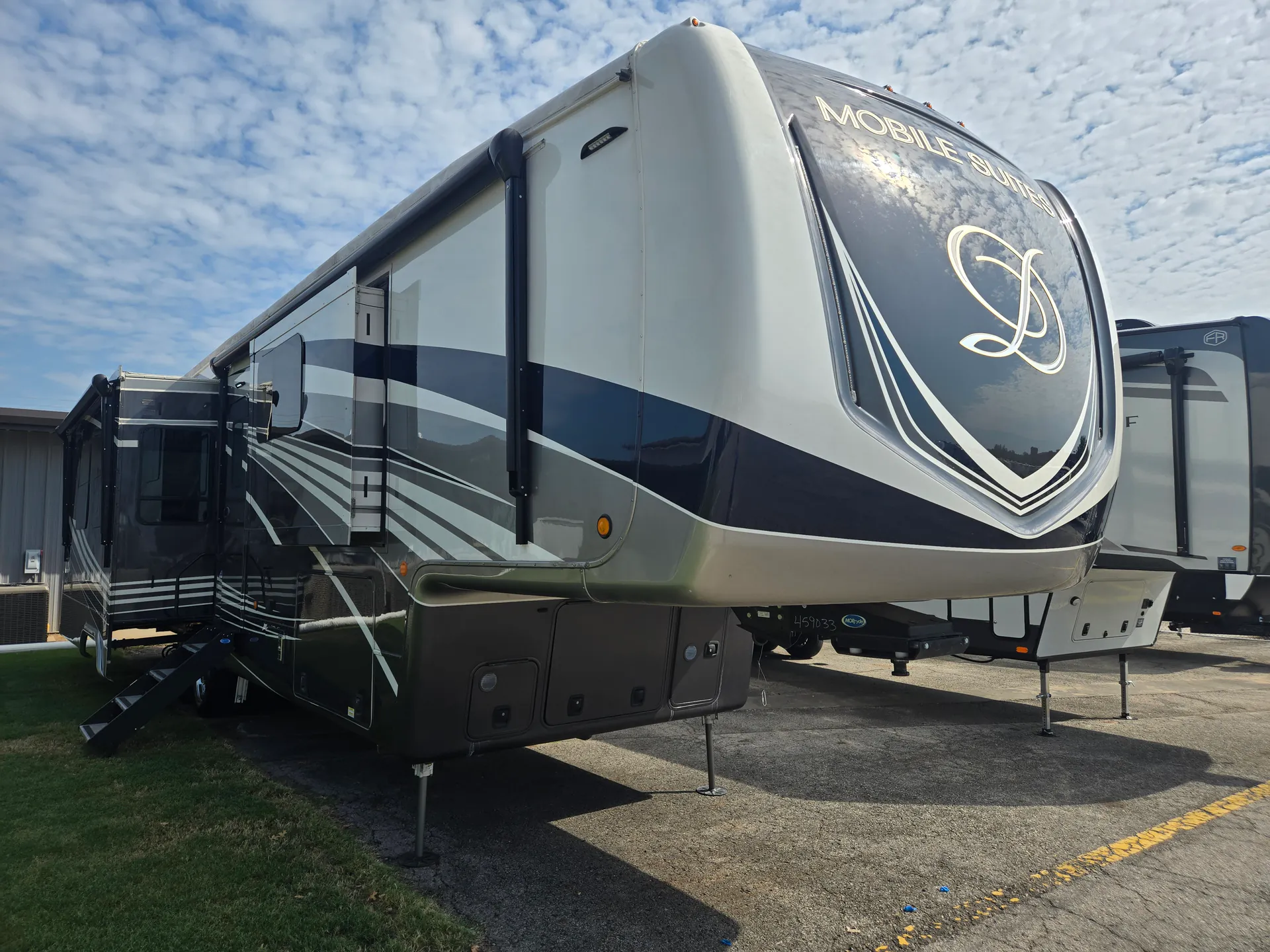 2021 DRV Mobile Suites 41RKDB - Photo 2