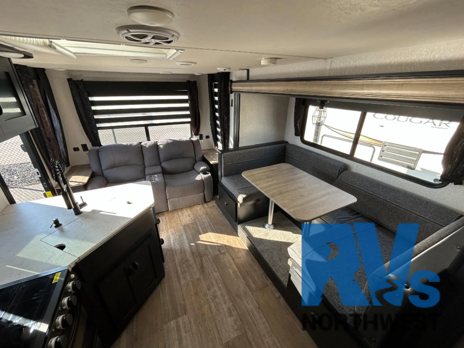 2022 Forest River Cherokee Grey Wolf 23MK — Photo 5