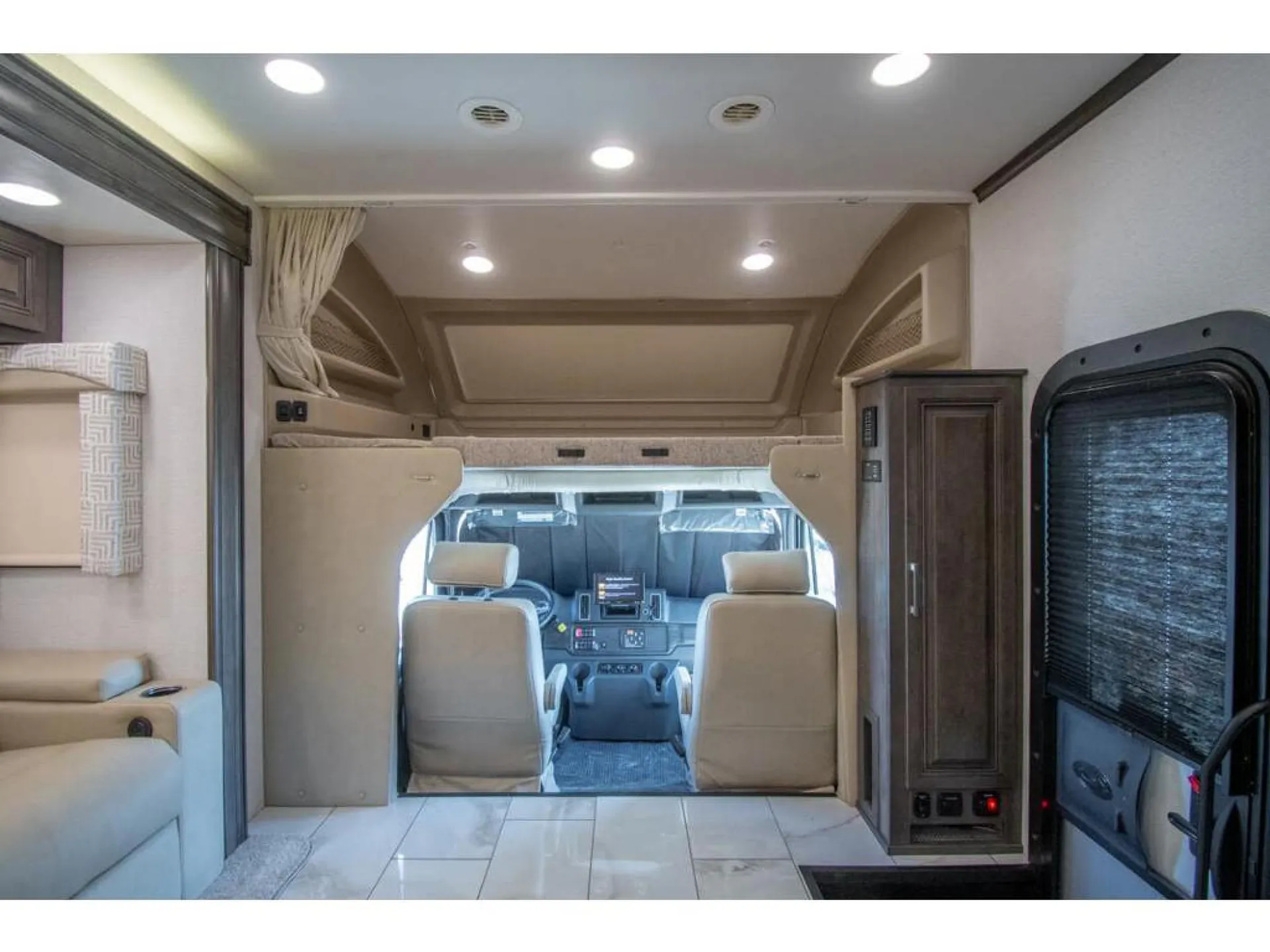 2026 Entegra Coach Accolade XL 37M - Photo 4