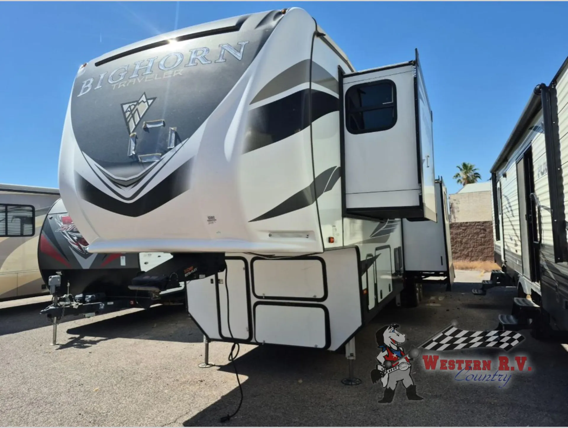2023 Heartland Bighorn Traveler 39MB - Photo 2