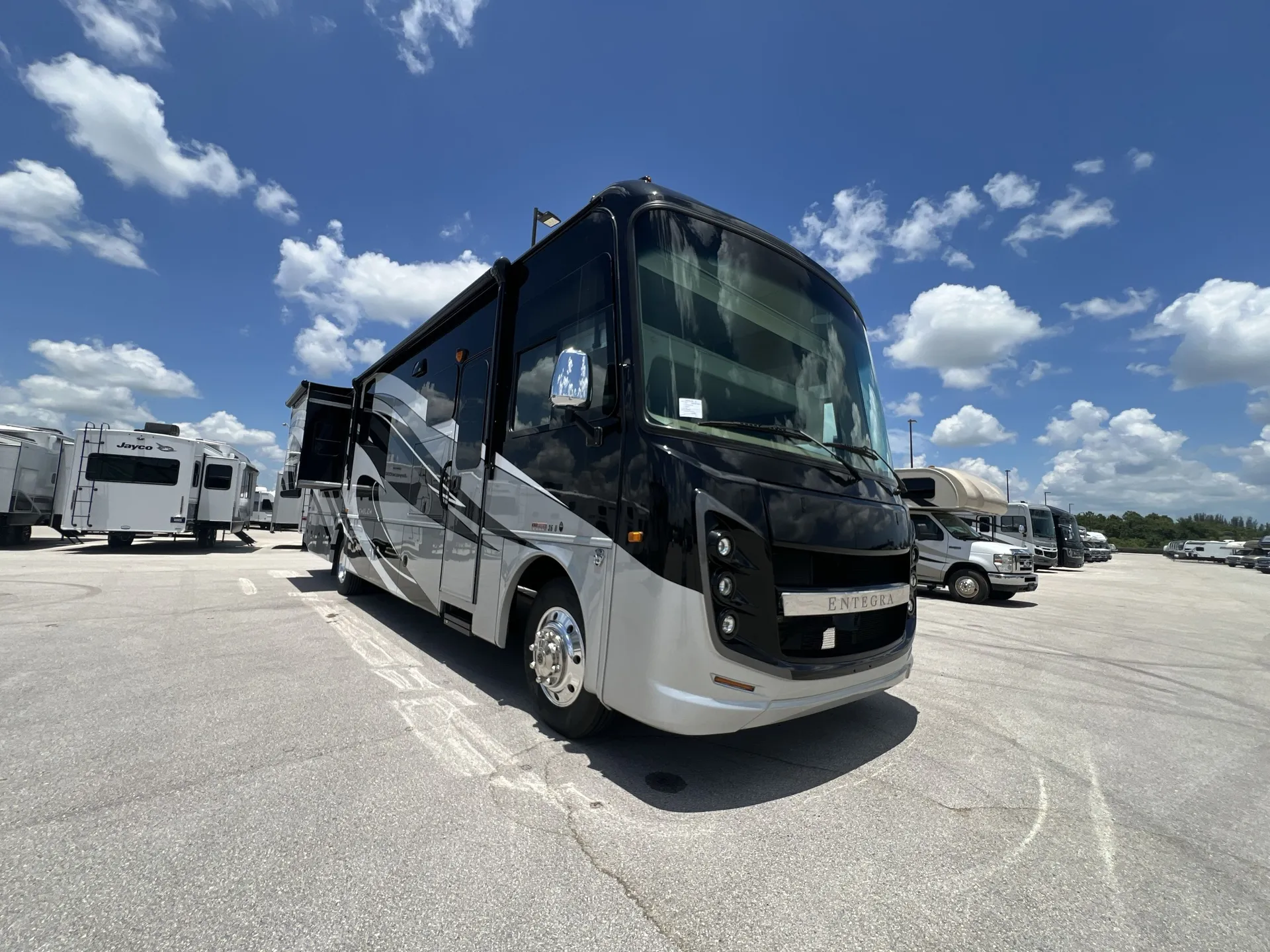 2020 entegra coach Emblem 36U - Photo 2