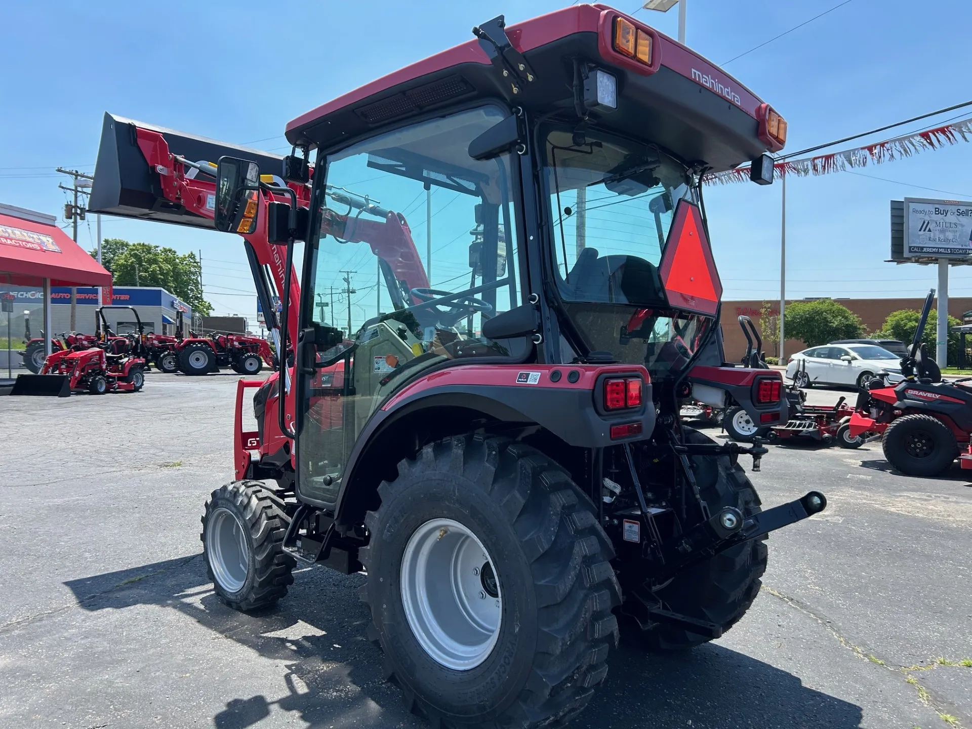 2026 Mahindra 2126 2126 HST - Photo 3