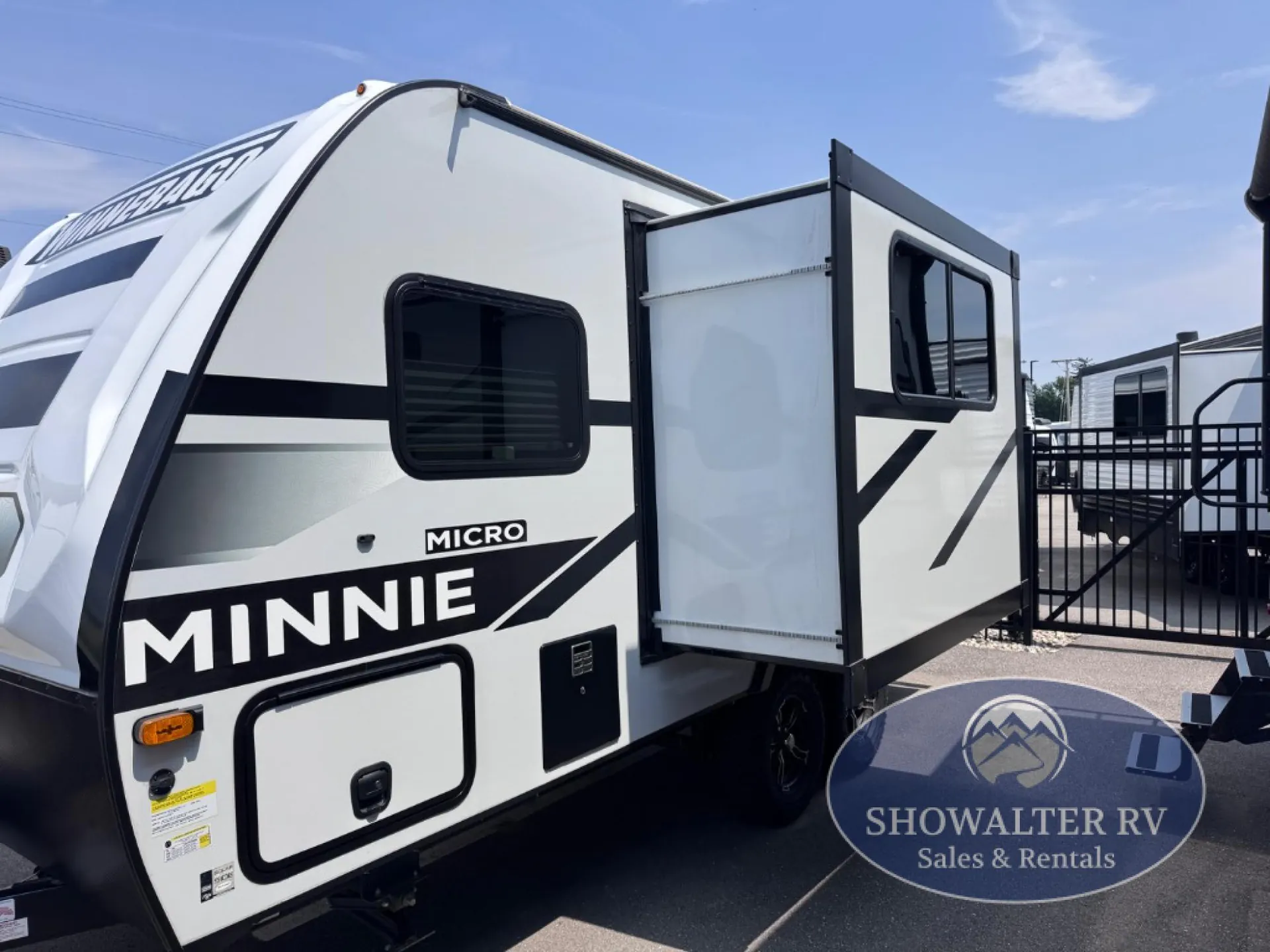 2024 Winnebago Micro Minnie 1821FB - Photo 3