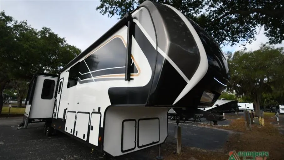 2025 Keystone Alpine 3910RK - Photo 2
