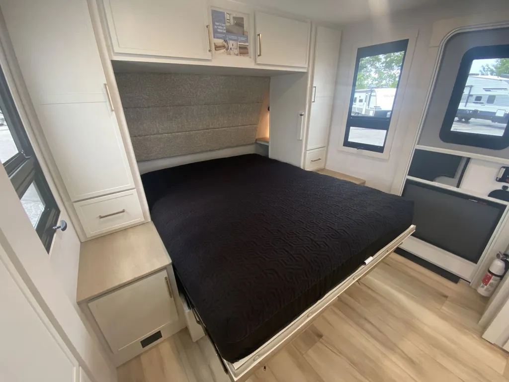 2026 Brinkley Model Ix 20X, Photos photo 18
