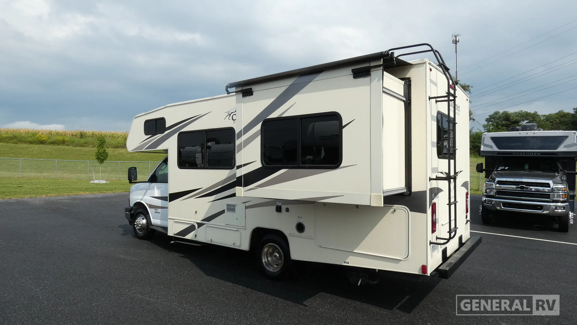 2019 Coachmen Freelander 21RS - Photo 4