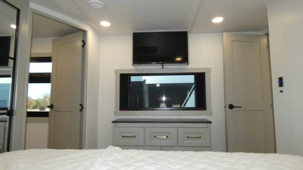2026 Brinkley Model G 4150, Photos photo 11