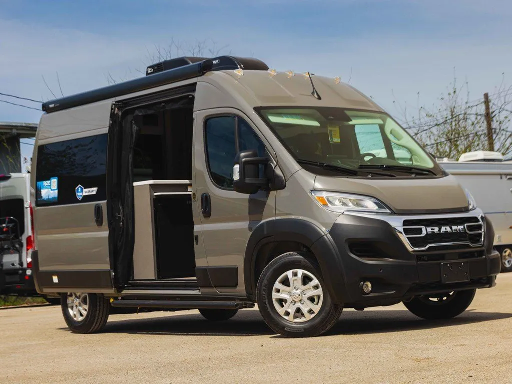 2026 Thor Motor Coach Rize 18M - Photo 2