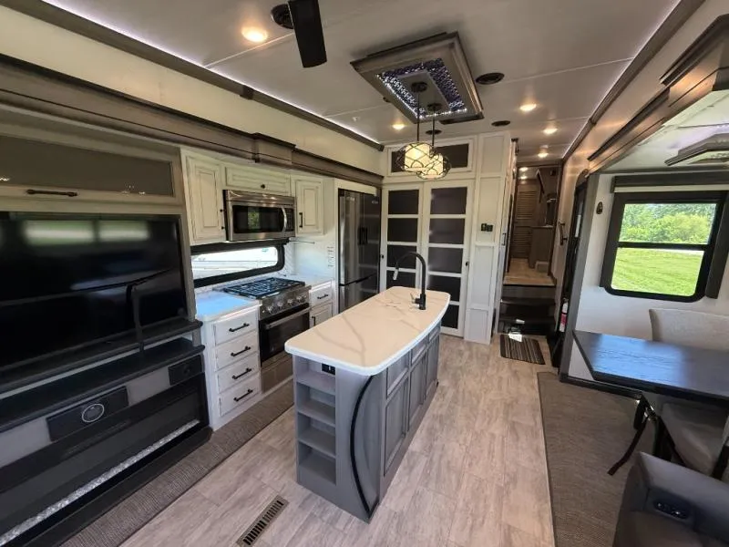 2023 Keystone Montana 3123RL - Photo 4