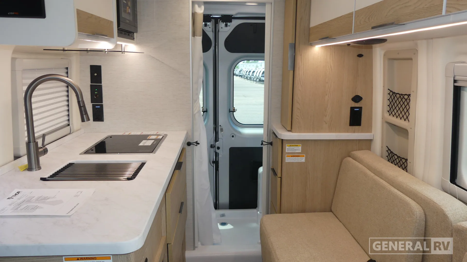 2027 Thor Motor Coach Scope 18M - Photo 3